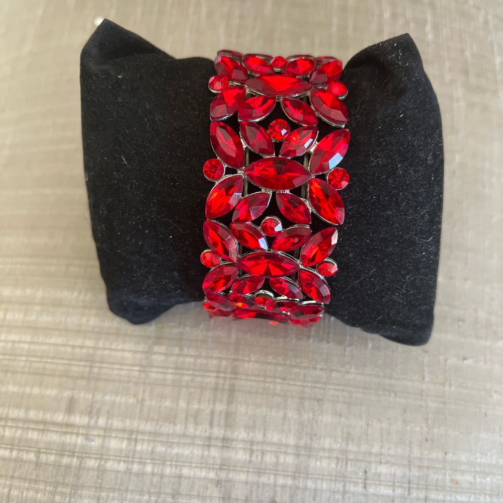 Red stretchy bracelets on sale - Picture 8 of 8